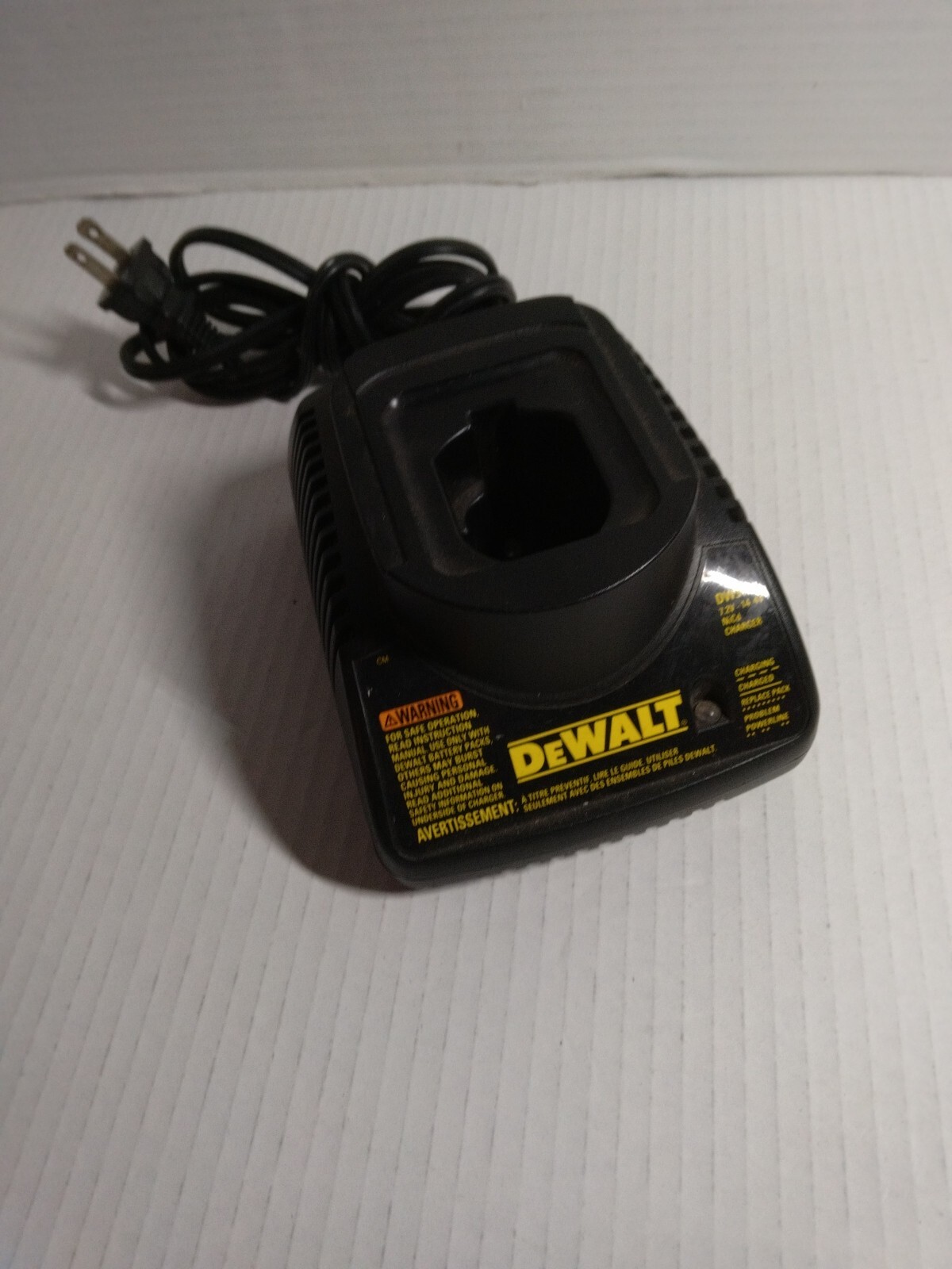 S13B Dewalt DW9118 7.2V – 14.4V 1- NiCd Battery Charger 1.5 AMPS DC Tested.