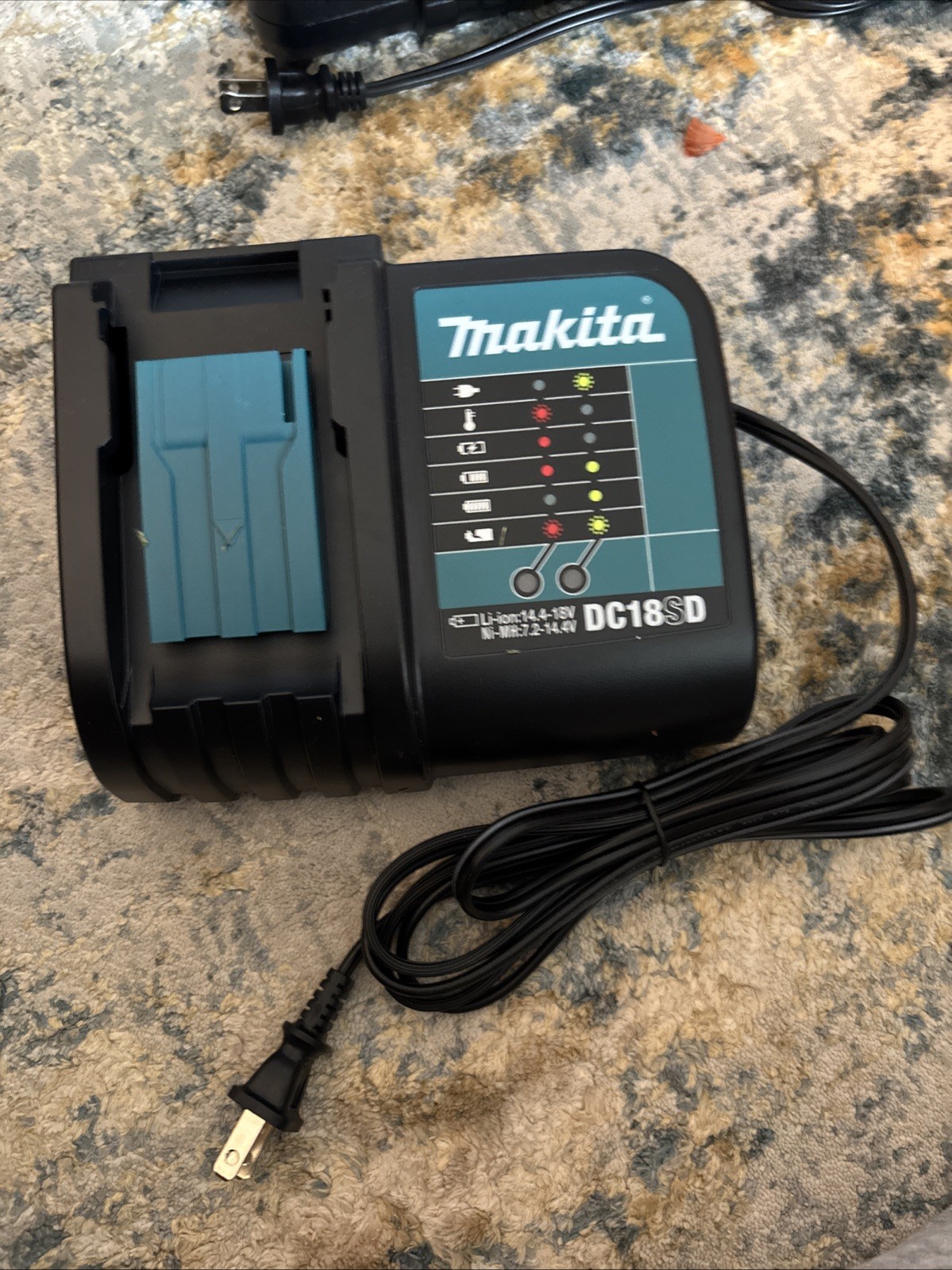 New Makita DC18SD 18V Standard Battery Charger