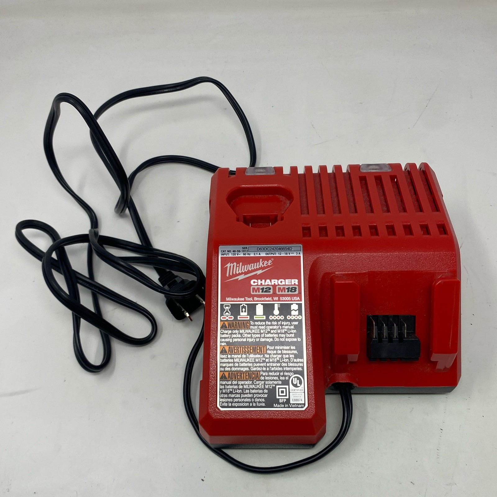 Milwaukee M12/M18 Multi-Voltage Battery Charger 48-59-1812 – Red