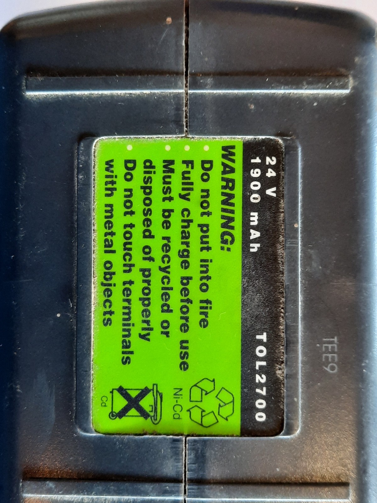 DEWALT DW0245 24V Electronic Battery Charger w/ Battery Pack, Black. as is