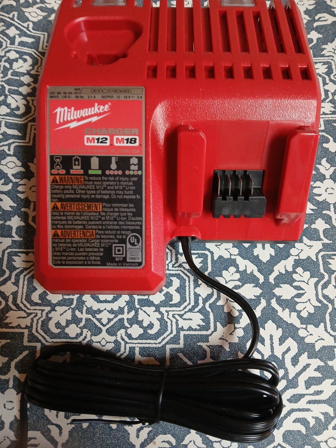 NEW Milwaukee M12/M18 Battery Charger GENUINE OEM 48-59-1812 Lithium 18V 18 Volt