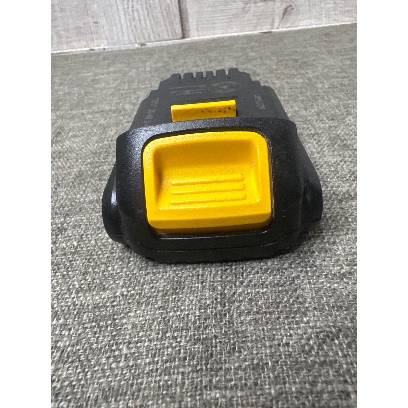Dewalt DCB1104 12V 20V Max Lithium Ion Battery Charger and 20V Max Battery Set