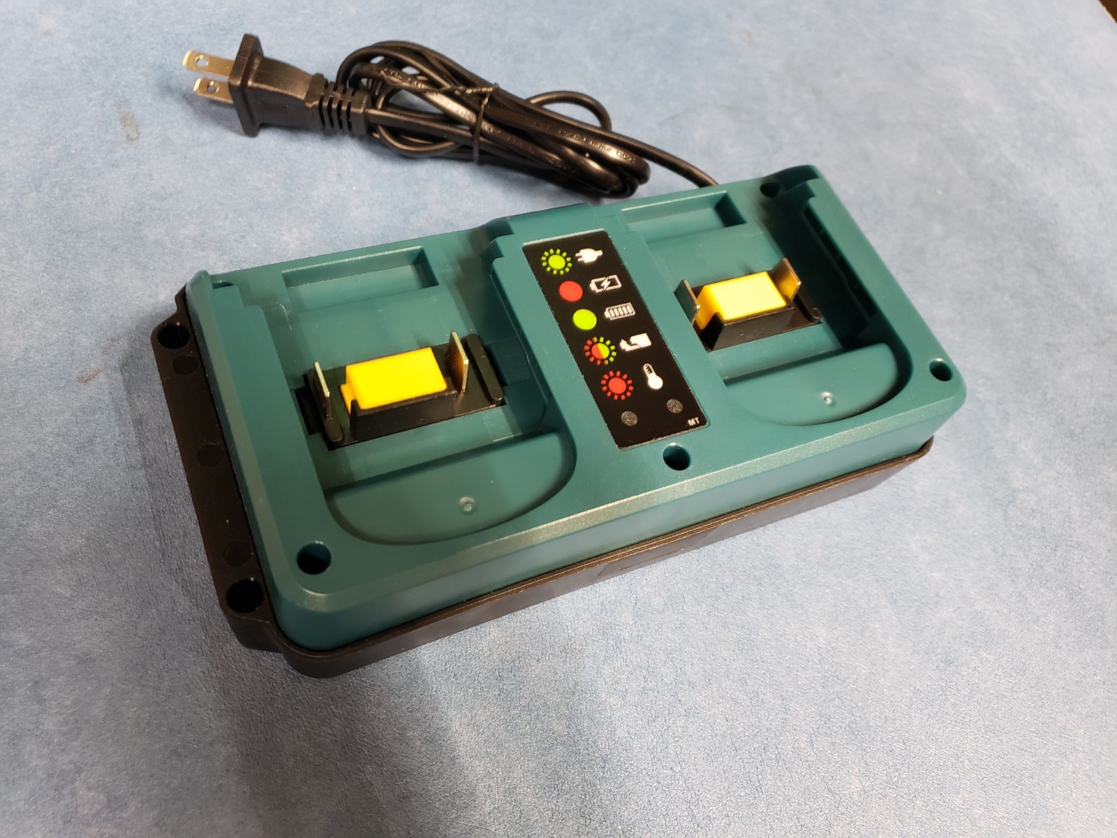 Makita Compatible 18V Dual Port Rapid Battery Charger (no batteries) open box