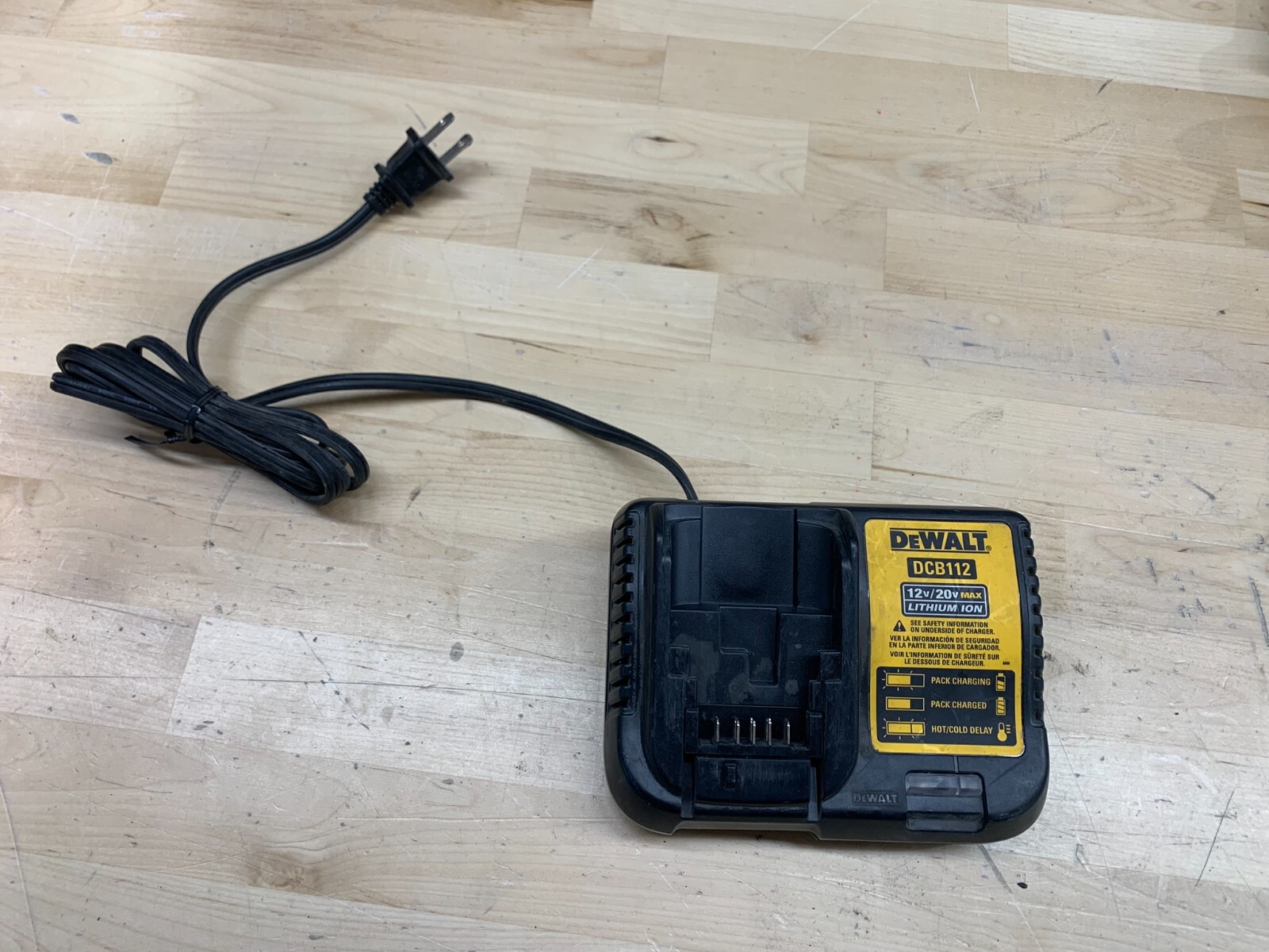 GENUINE OEM DEWALT DCB112 12V 20V 60V MAX STANDARD BATTERY CHARGER Tested
