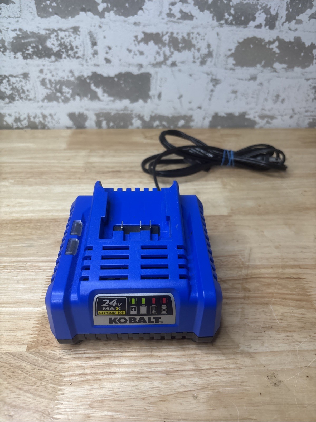Kobalt KRC 2445-03 24V MAX Lithium-ion Battery Charger Only Used Once Tested
