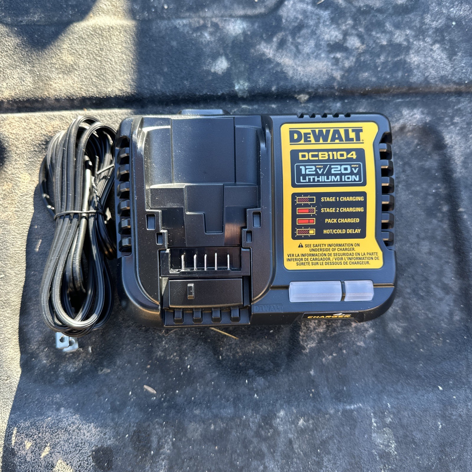 DeWalt DCB1104 4A Charger 12V / 20V MAX Lithium-Ion Genuine