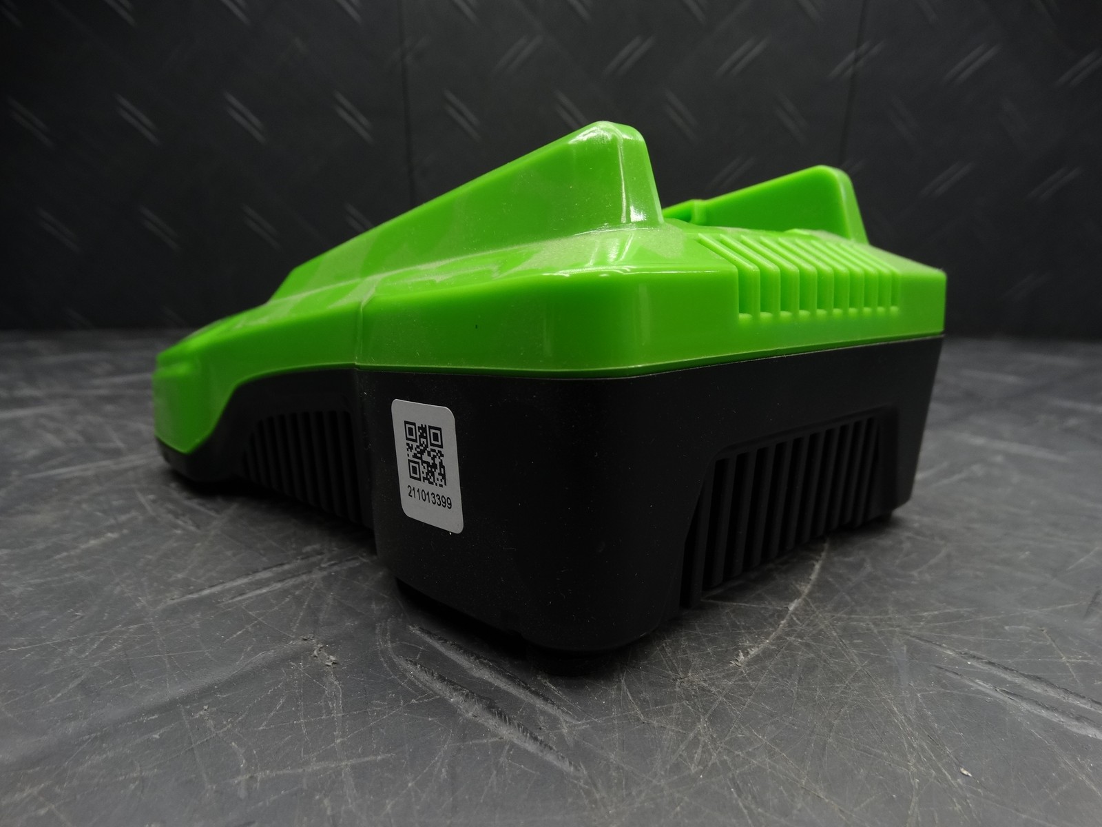 Greenworks 40V Battery Charger 29482 Wall Mountable Diagnostic LED Genuine