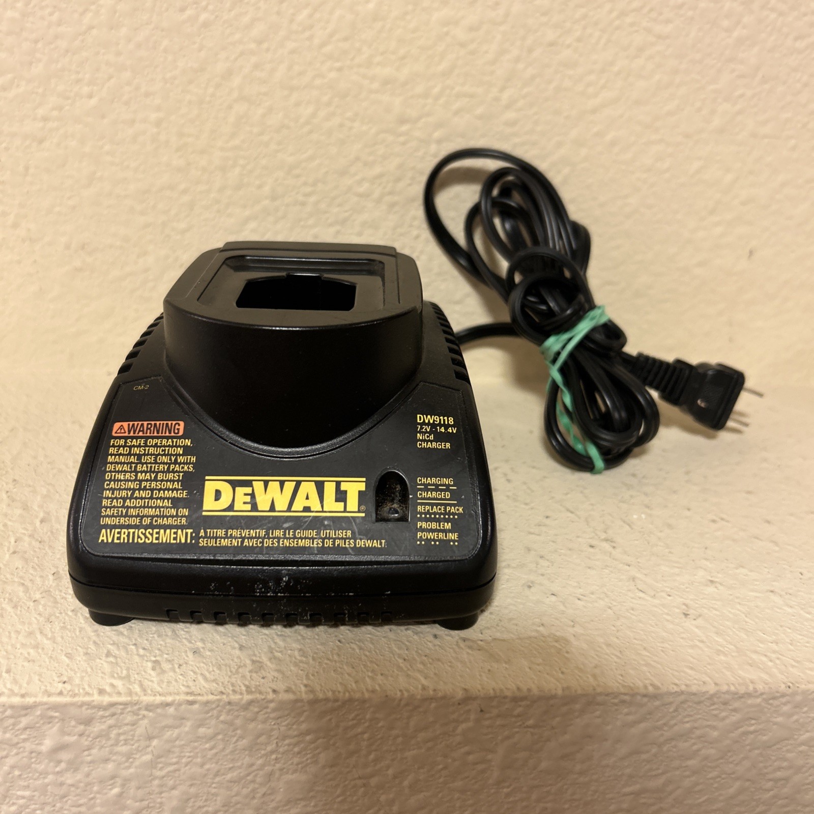 DeWALT DW9118 7.2V -14.4V 1.5A NiCd Battery Charger Genuine OEM ~ Tested