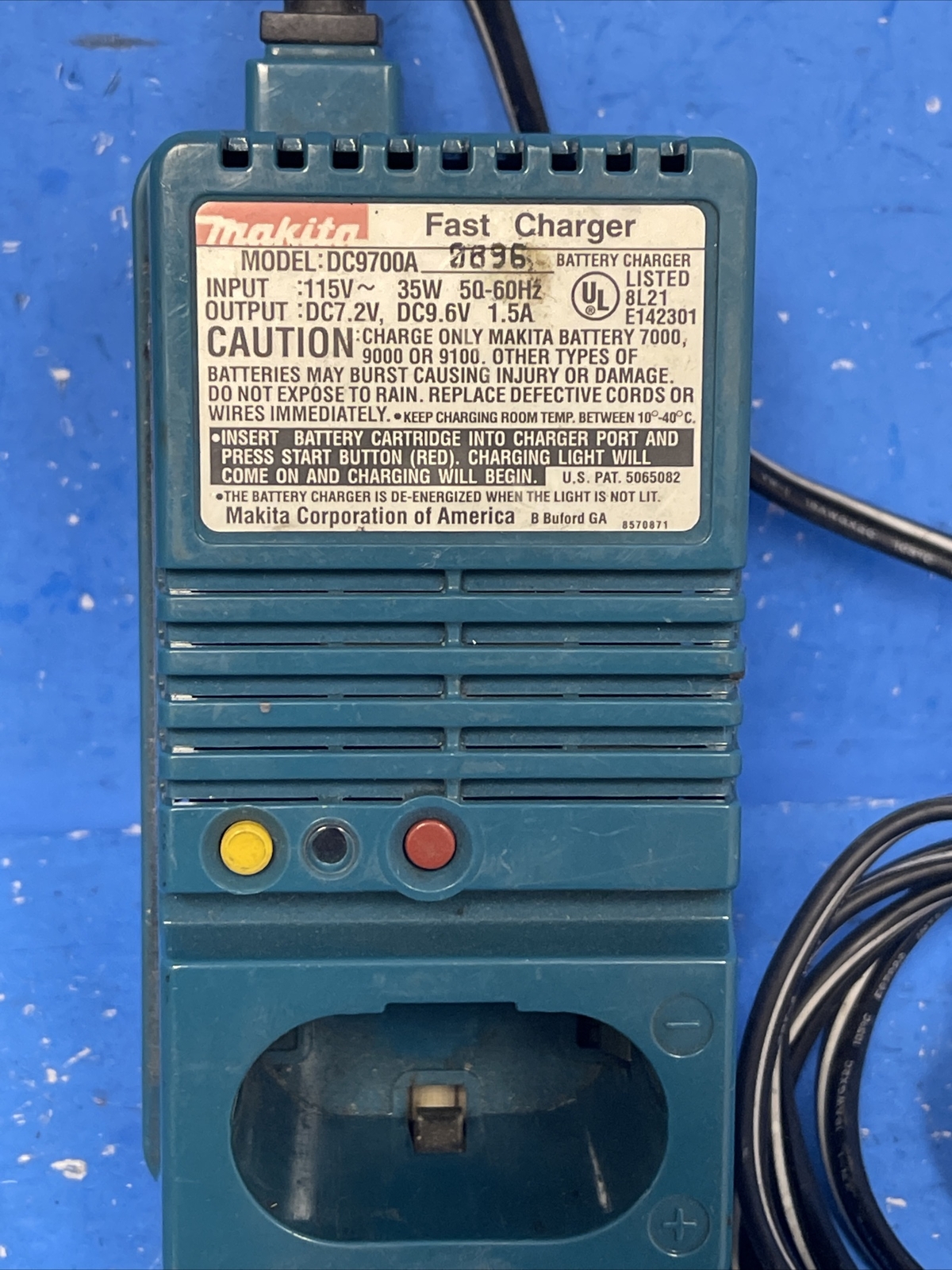 Makita DC9700A Battery Charger – Blue