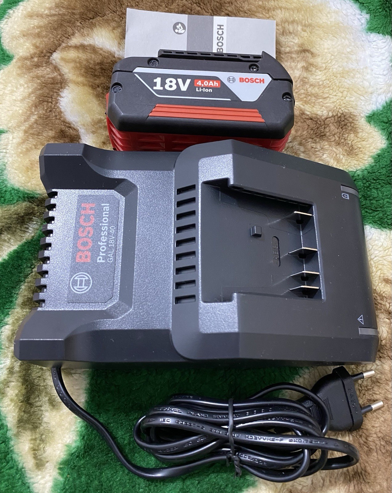 Bosch Starter Set 18V Professional GBA 18V 4.0Ah Battery + GAL 18V-40 1600A01B9Y