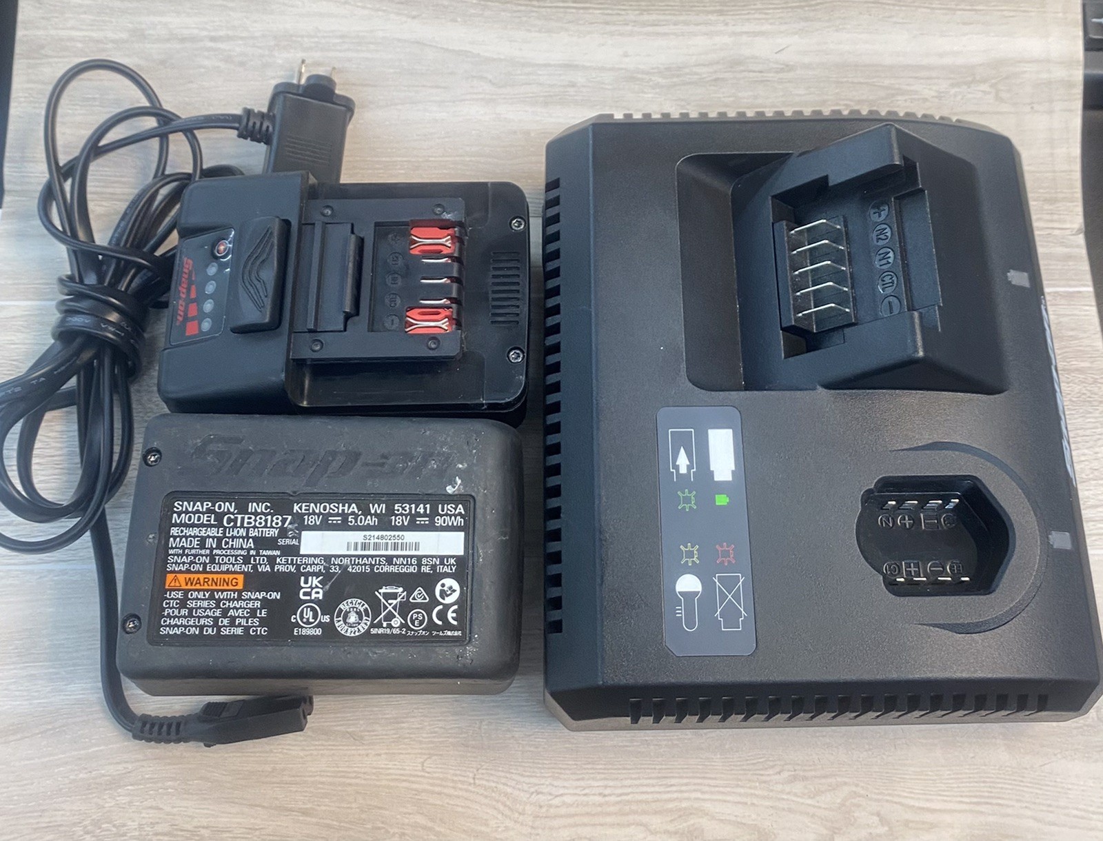 Snap-On CTC131A Dual Battery Charger 14.4V 18V With 18V Battery