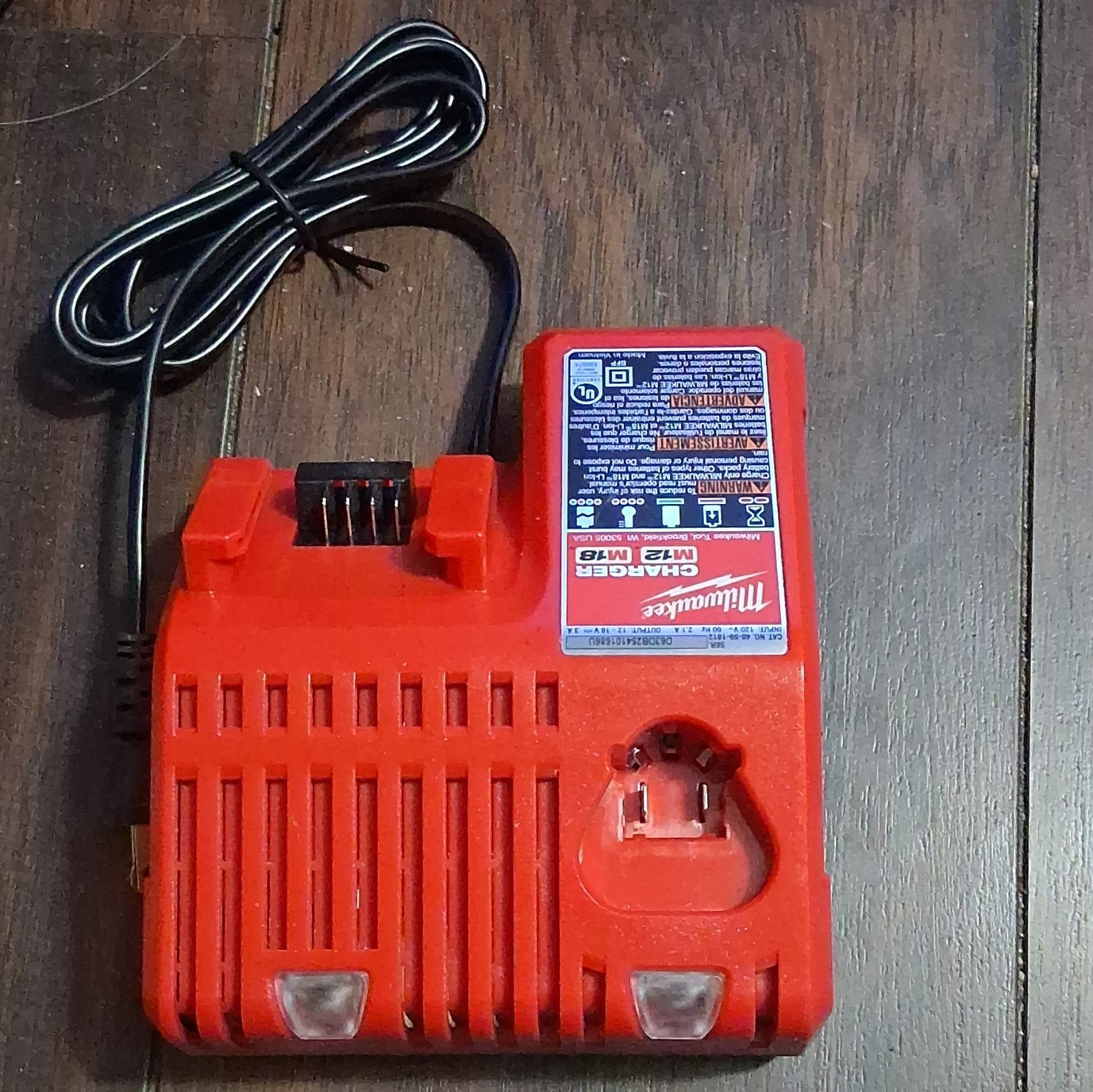Milwaukee M12 M18 Single Bay Battery Charger Red 18V No Battery Included