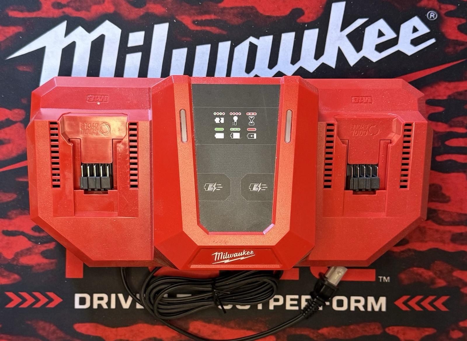 Milwaukee M18 18V Dual Bay Simultaneous Super Charger