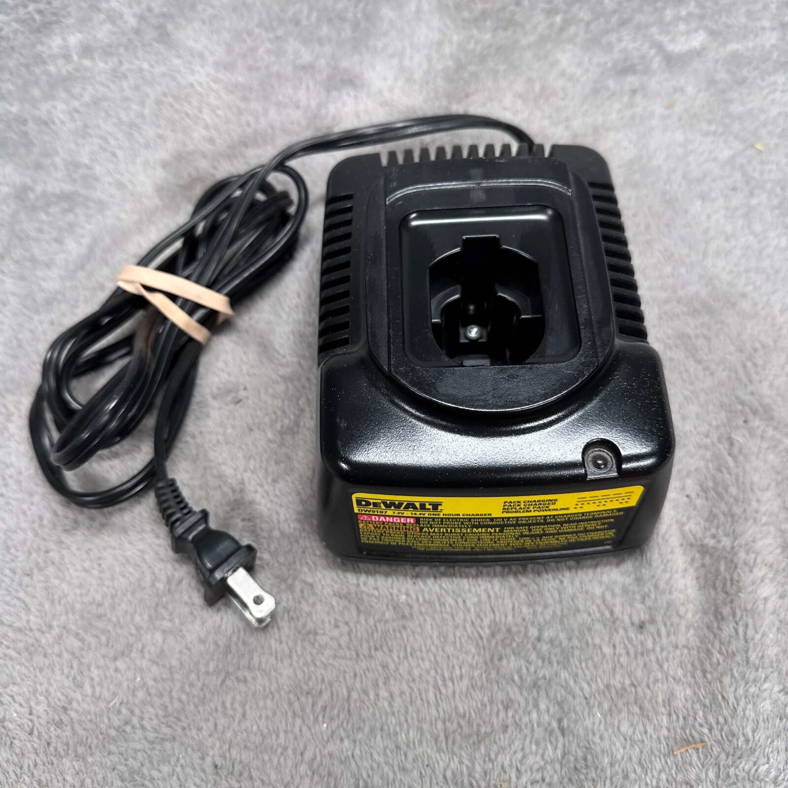 Dewalt DW9107 Battery Charger Black yellow 14.4 V Corded