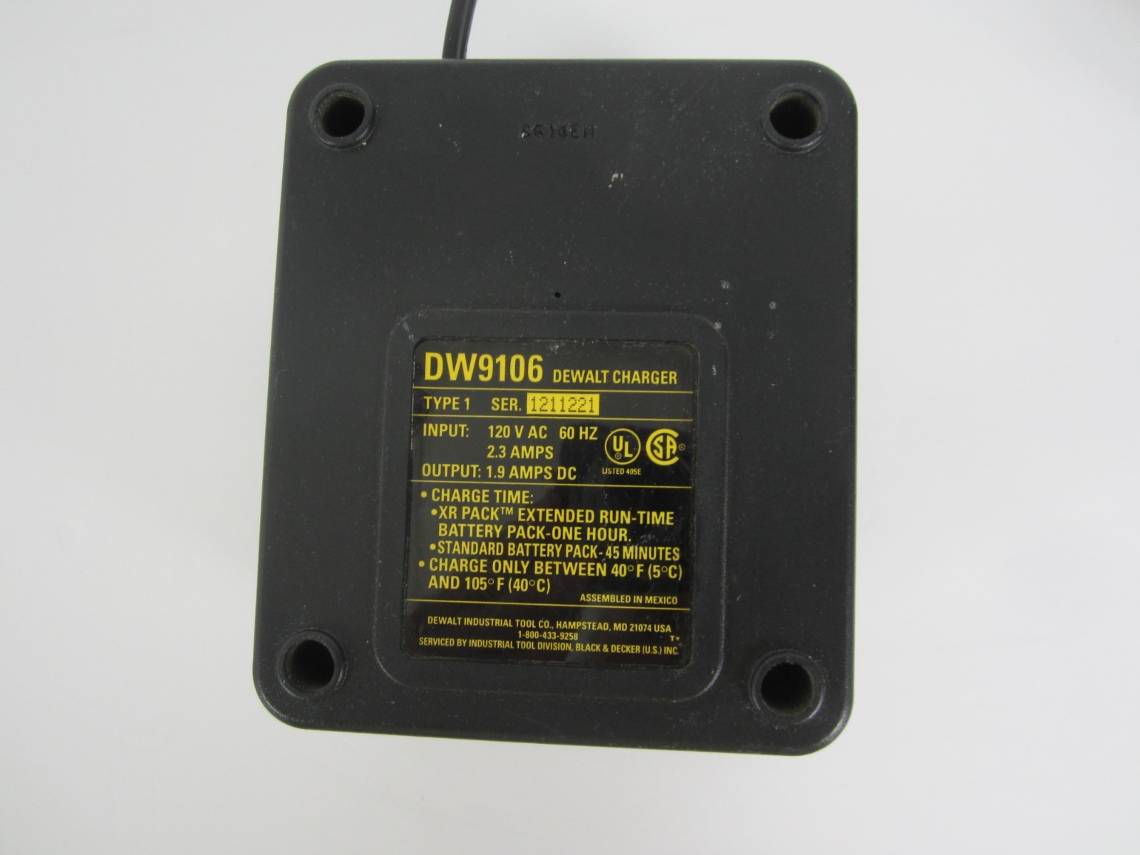 DeWalt Battery Charger DW9106 NiCad XR One Hour Extended Run Time 7.2V-14.4V