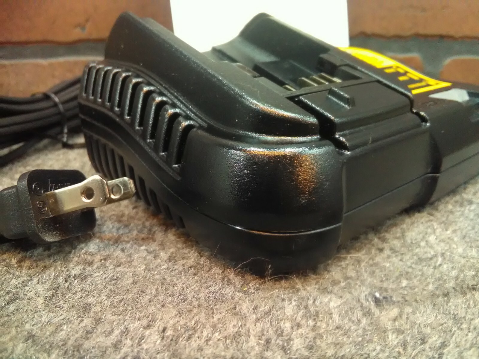 Dewalt OEM DCB112 12V/20V MAX Lithium Ion Battery Charger-***NEW***
