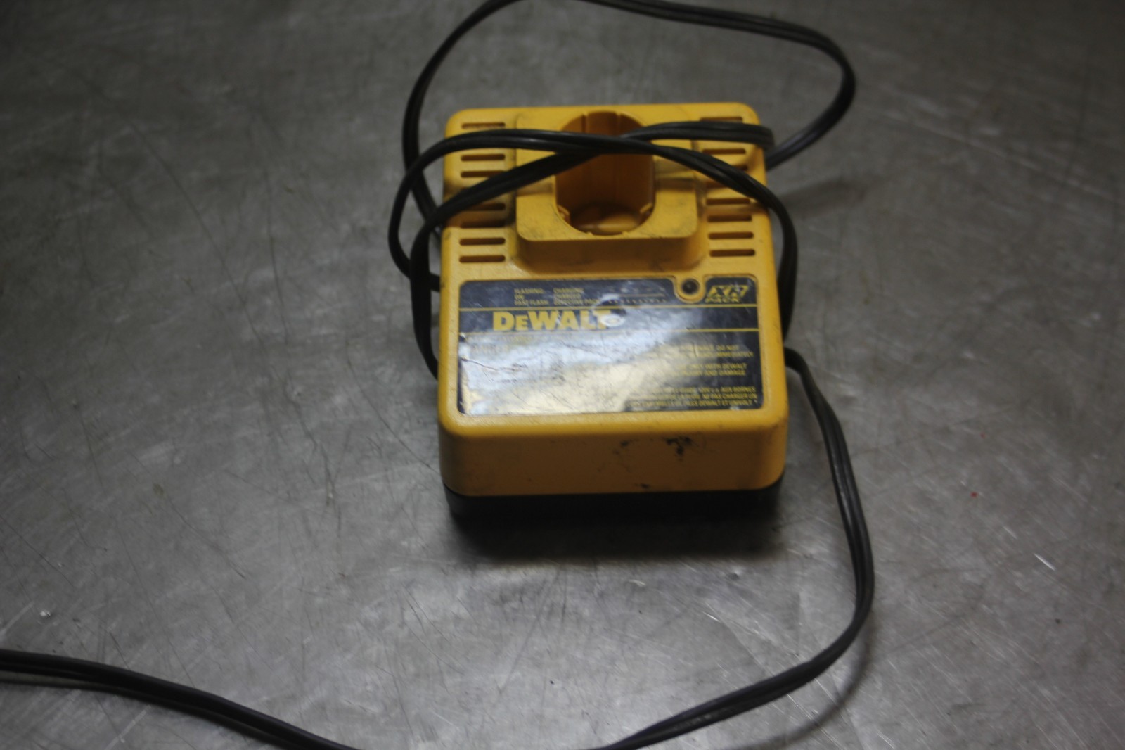 Dewalt DW9106 Battery Charger