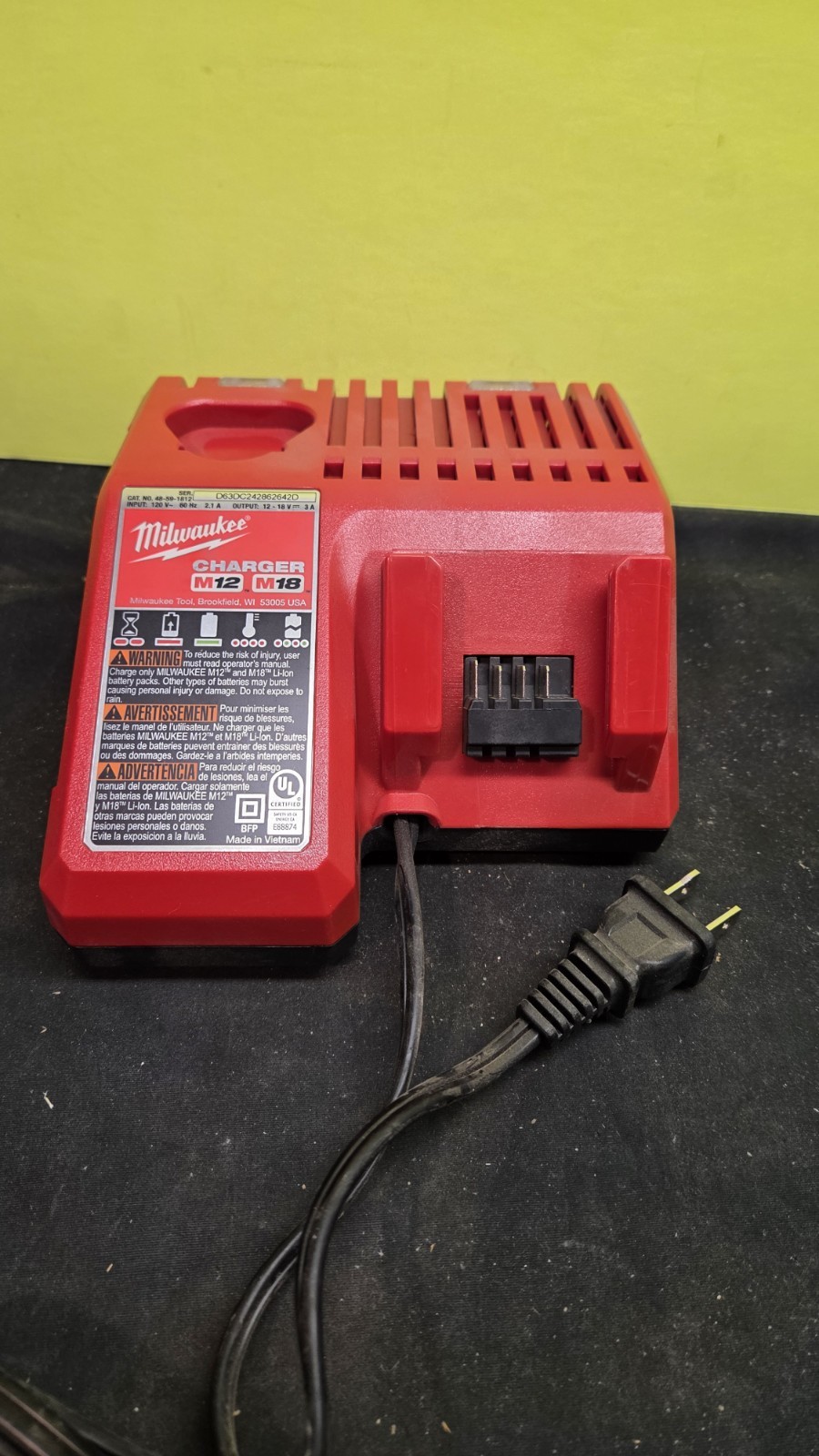 Genuine MILWAUKEE 48-59-1812 18V M12 / M18 LITHIUM ION CHARGER