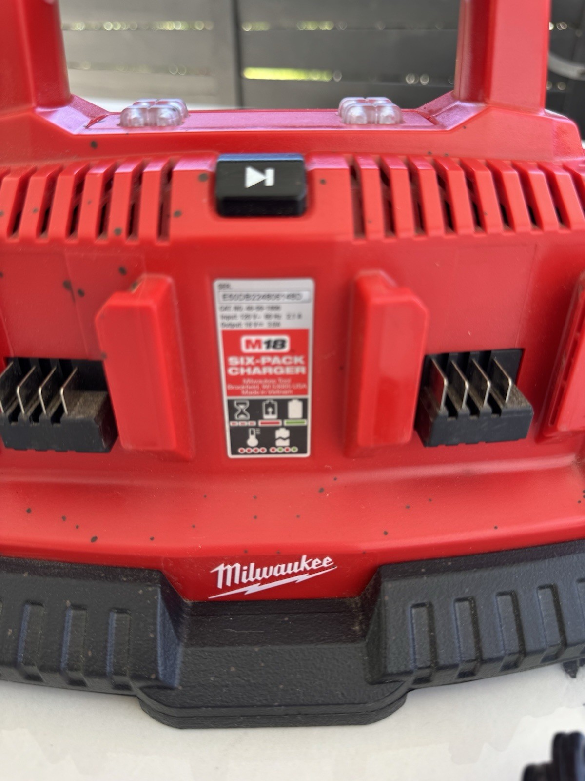 Milwaukee Tools 48-59-1806 M18 Lithium 6-Port Six Pack Battery Charger 18V