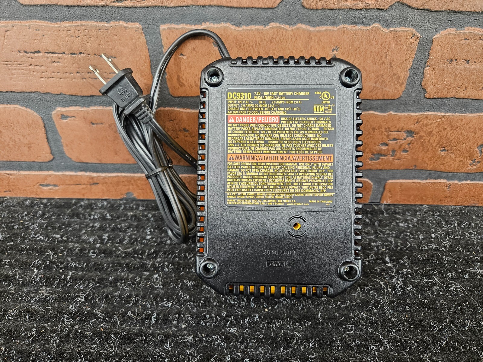 Dewalt OEM DC9310 7.2V~18V Fast Battery Charger NiCd/NiMh/Li-Ion-***PREOWNED***