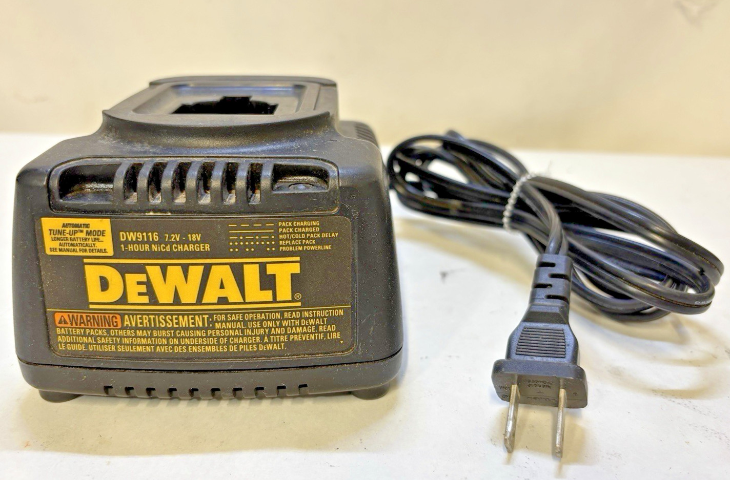 Dewalt DW9116 7.2V-18V 1 Hour NiCd Battery Charger OEM Genuine Black