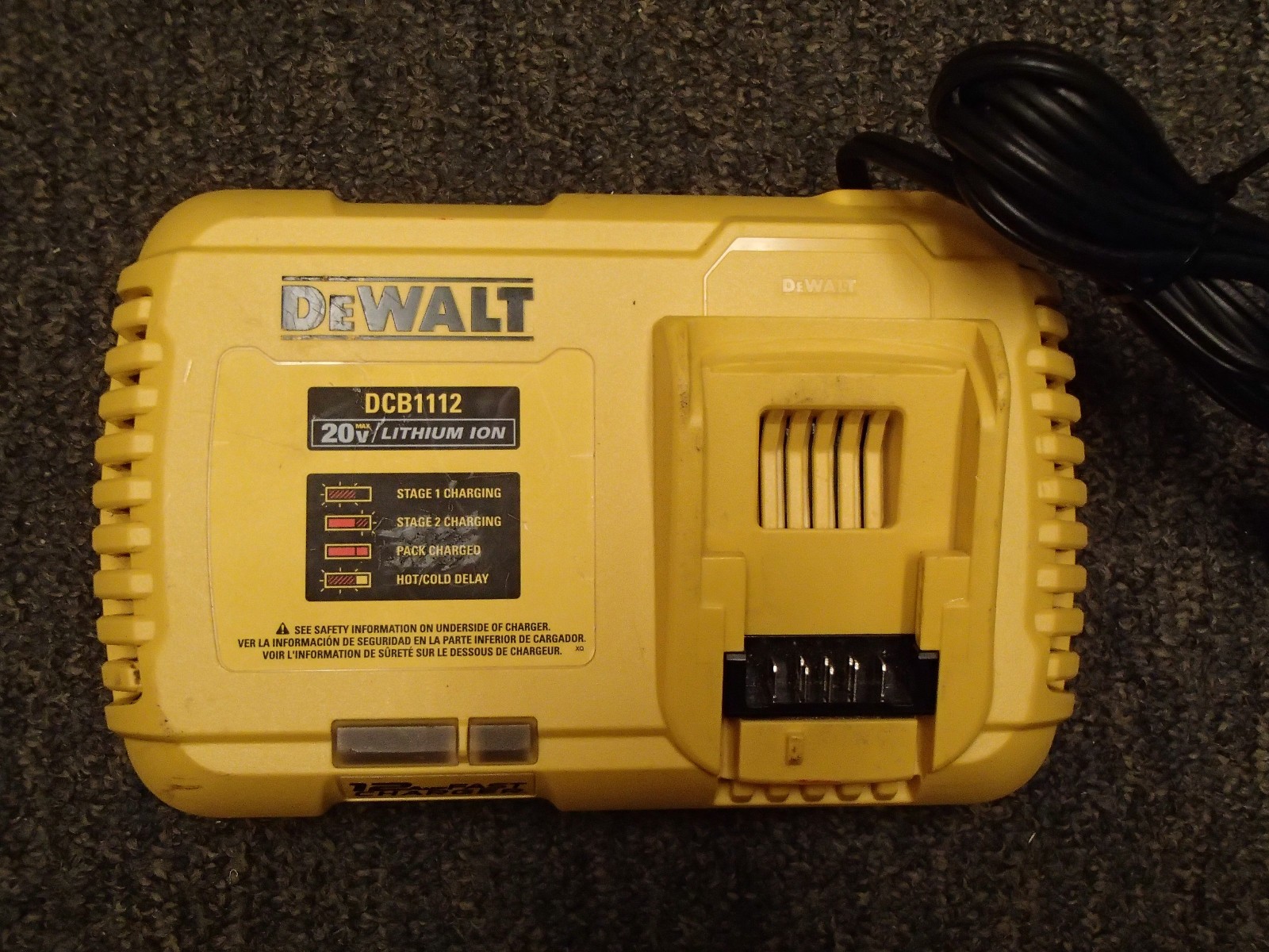 DEWALT DCB1112 12A Fast Charger 20V MAX/FLEXVOLT Yellow/Black