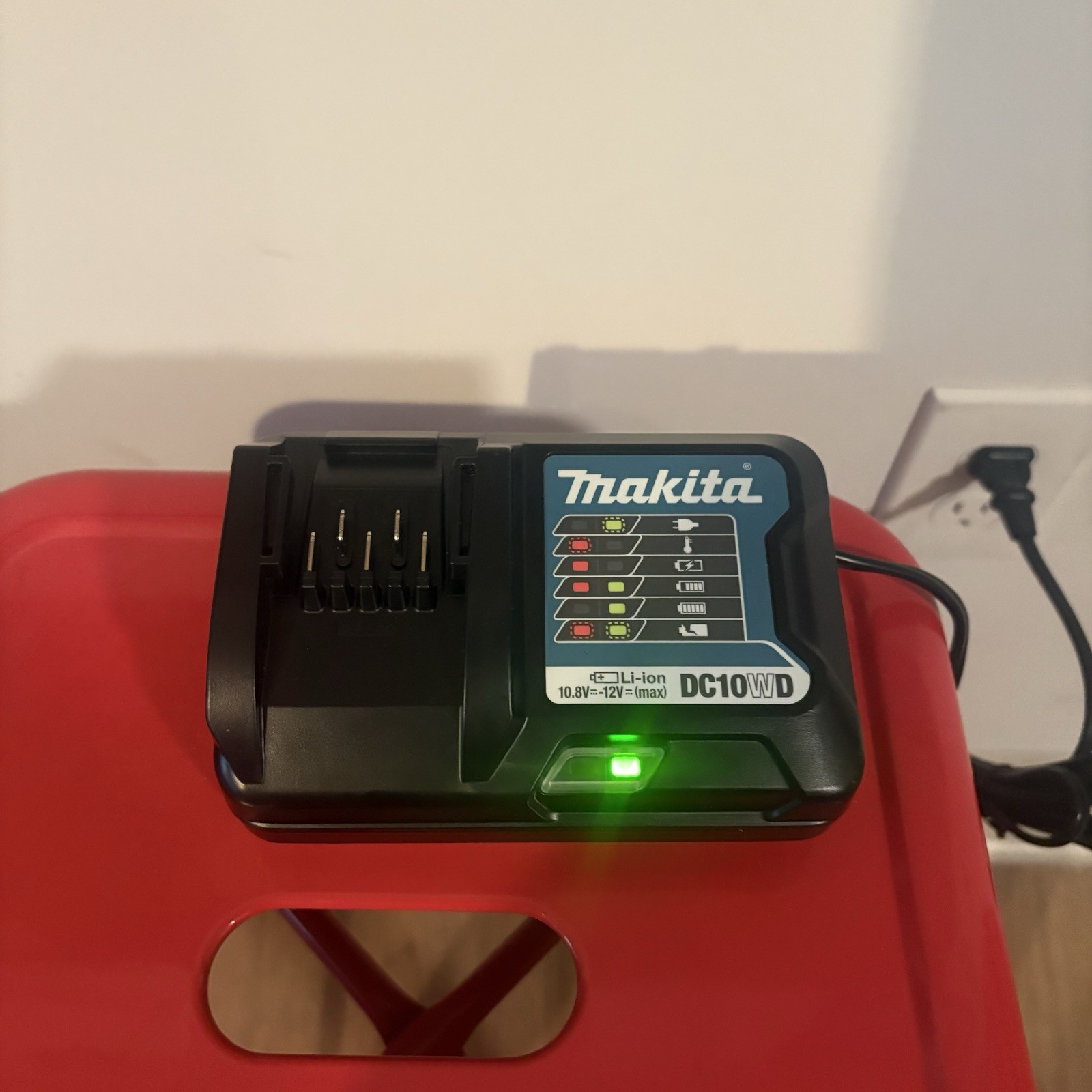 Makita DC10WD 12-Volt Lithium-Ion Battery Charger OEM Genuine Original