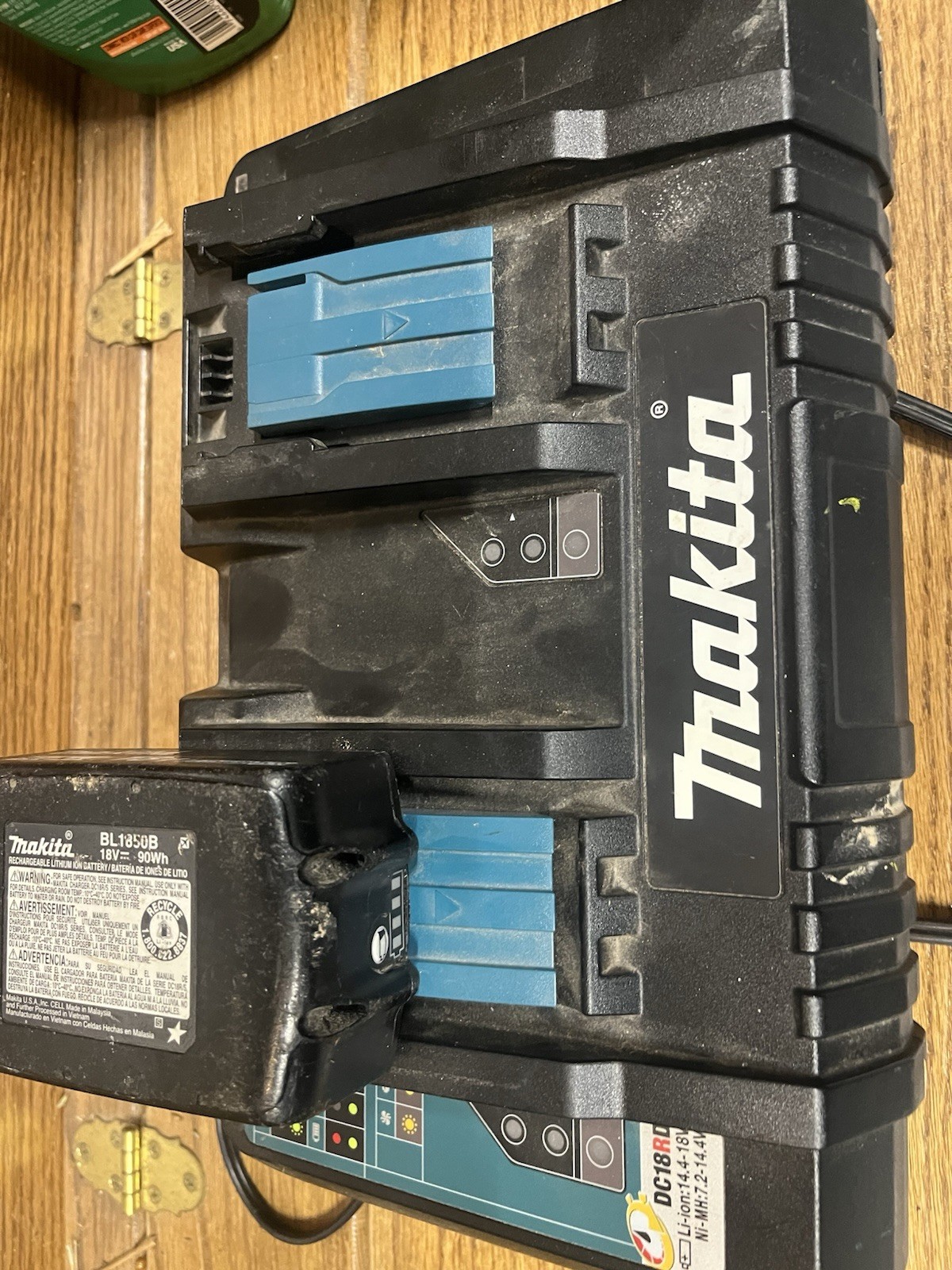 Makita DC18RD Dual Port Rapid Battery Charger Lithium-Ion 14.4V-18V And 5.0 AH