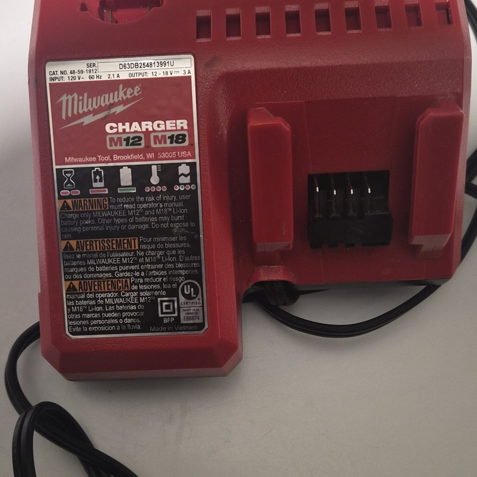Milwaukee M12/M18 Battery Charger 120V Red 1-Battery 48-59-1812