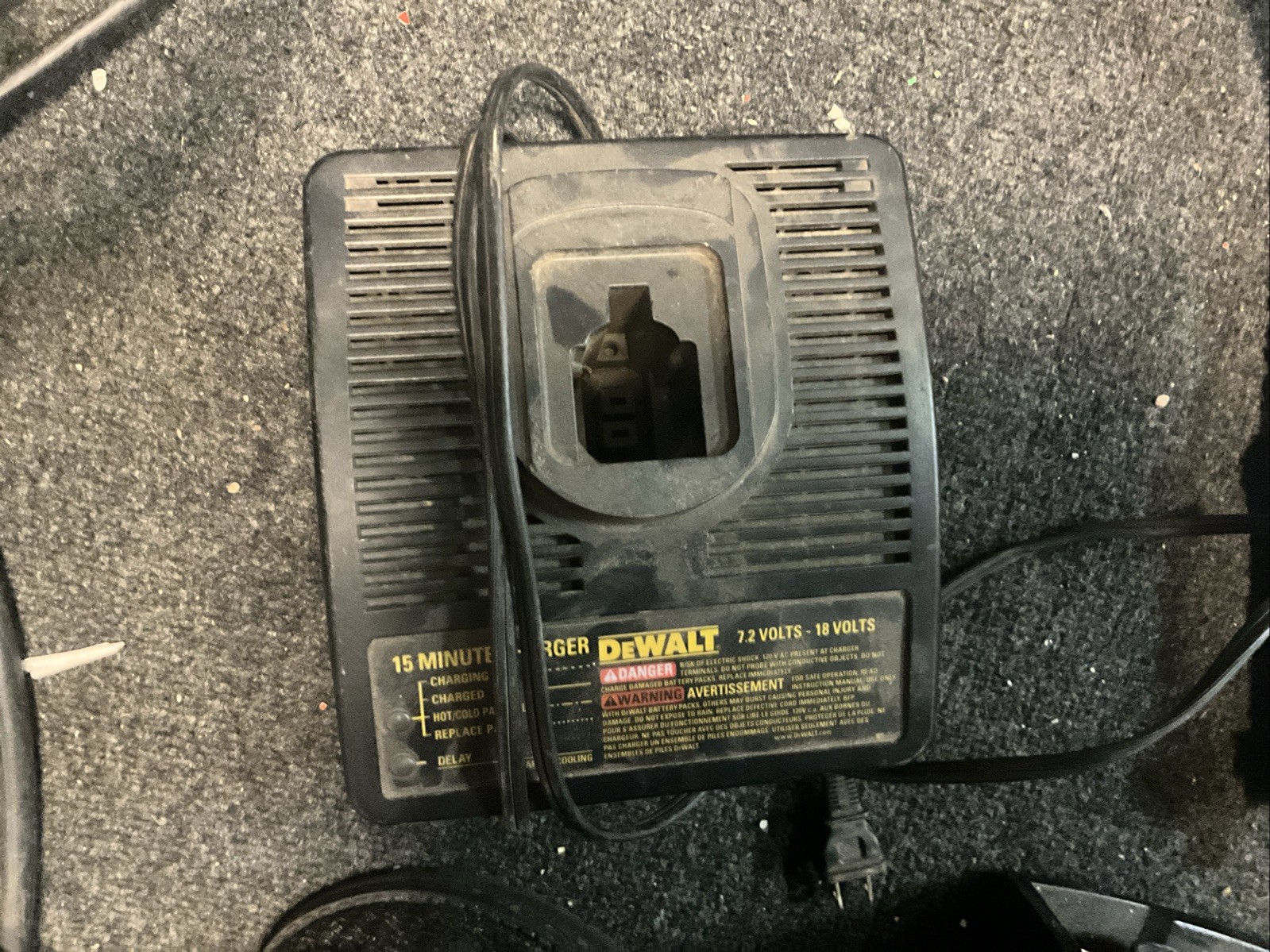 DeWalt DW9226 7.2-18V Nicd 15 Min Battery Charger