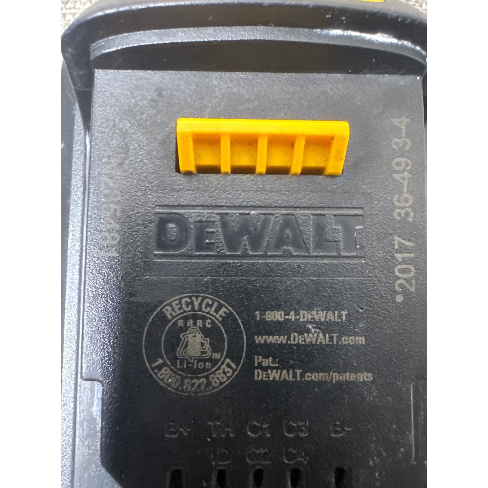 Dewalt DCB1104 12V 20V Max Lithium Ion Battery Charger and 20V Max Battery Set