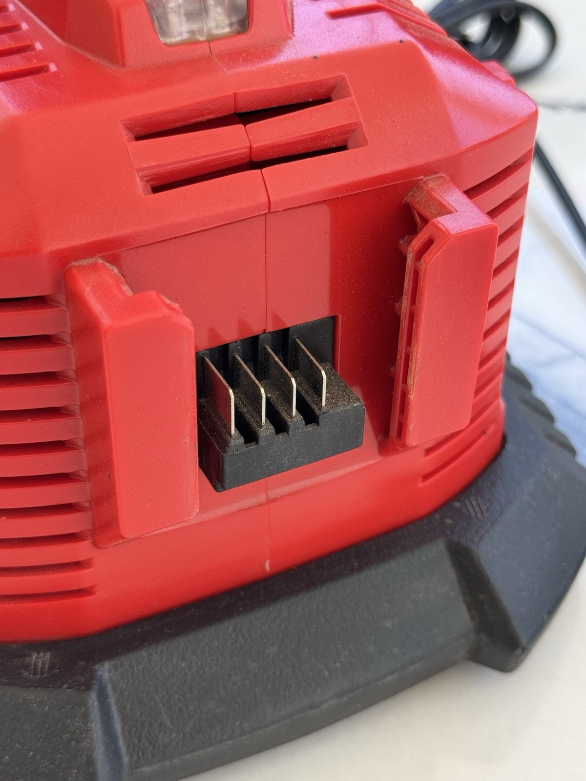 Milwaukee Tools 48-59-1806 M18 Lithium 6-Port Six Pack Battery Charger 18V