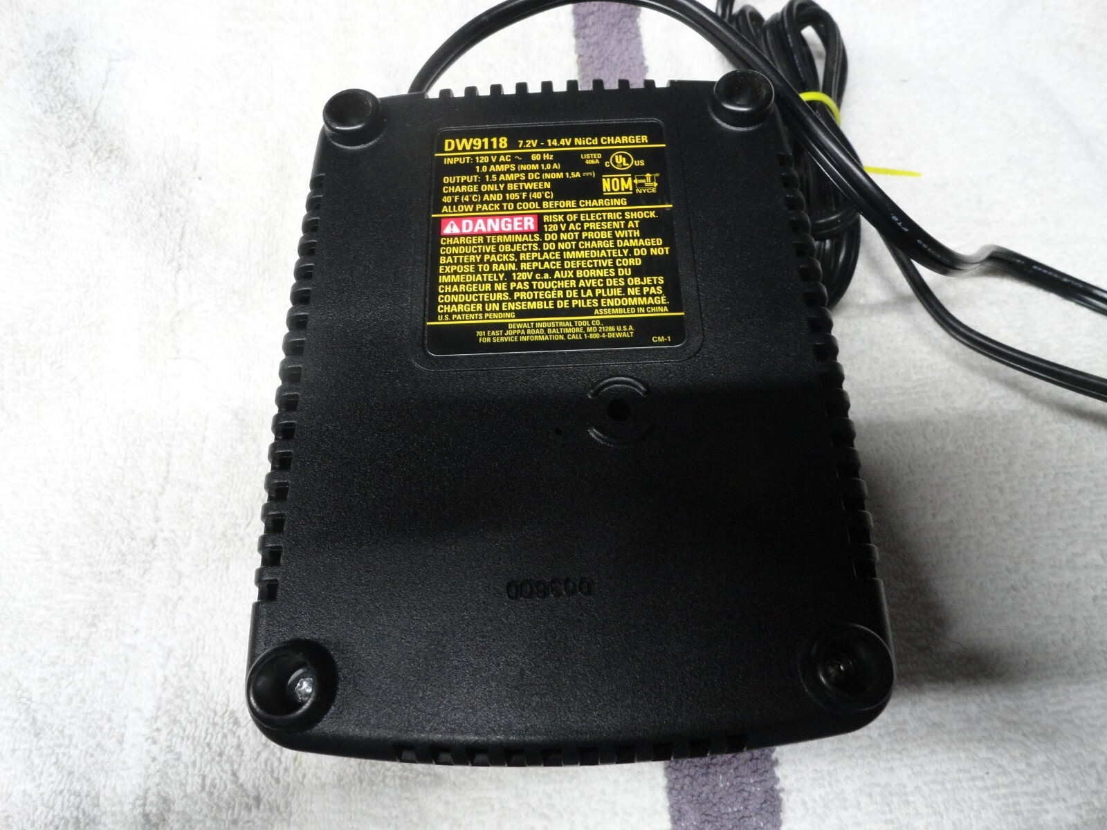 DeWALT DW9118 7.2V – 14.4V 1.5A NiCd Battery Charger Pre- Owned