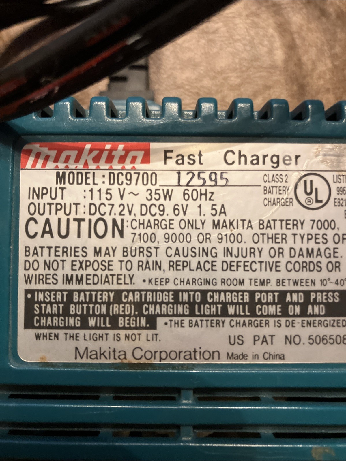 Makita DC9700A Battery Fast Charger 115V 35W 60 Hz In DC7.2V, DC9.6V 1.5A Output