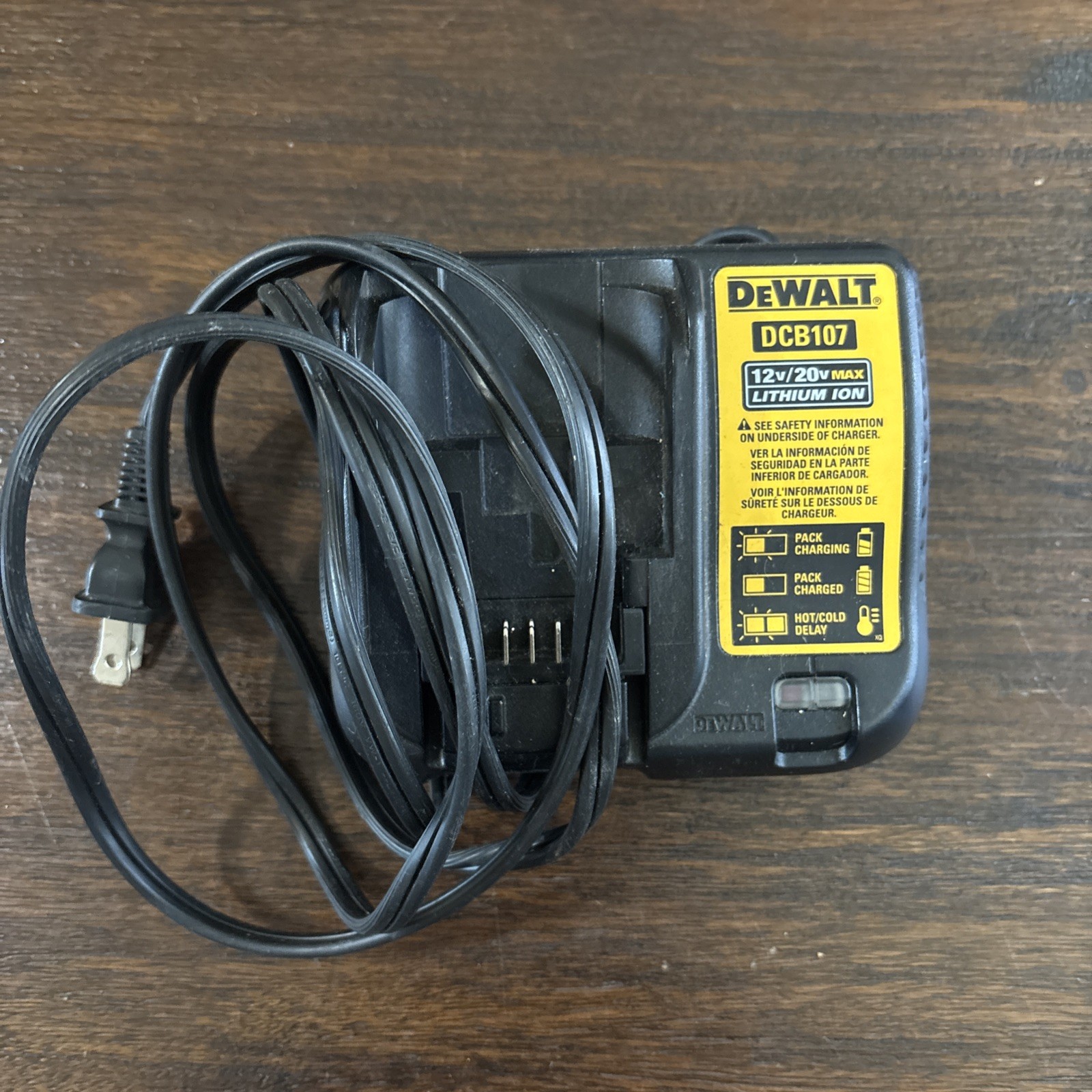 DEWALT DCB107 12V/20V MAX Li-Ion Charger Black/Yellow (Bulk)