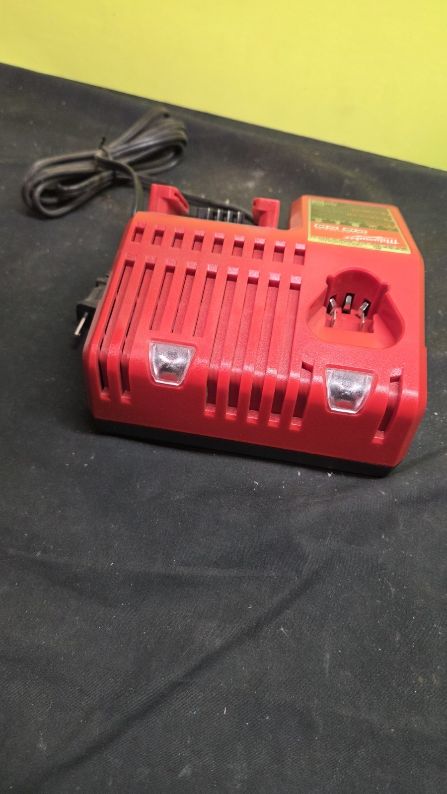 Genuine MILWAUKEE 48-59-1812 18V M12 / M18 LITHIUM ION CHARGER