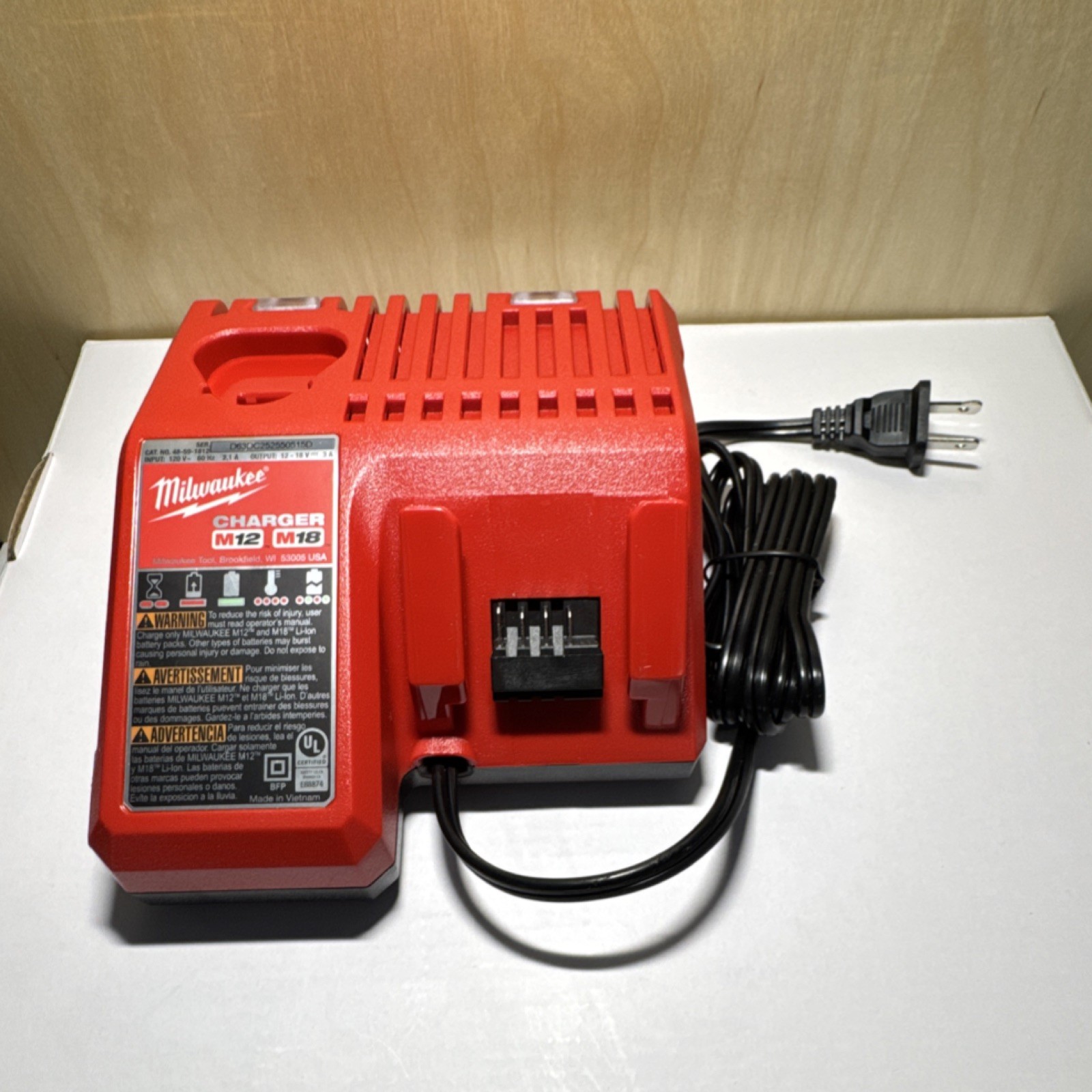 Milwaukee M12 M18 Battery Charger 12-18V Red 48-59-1812 NO BOX!