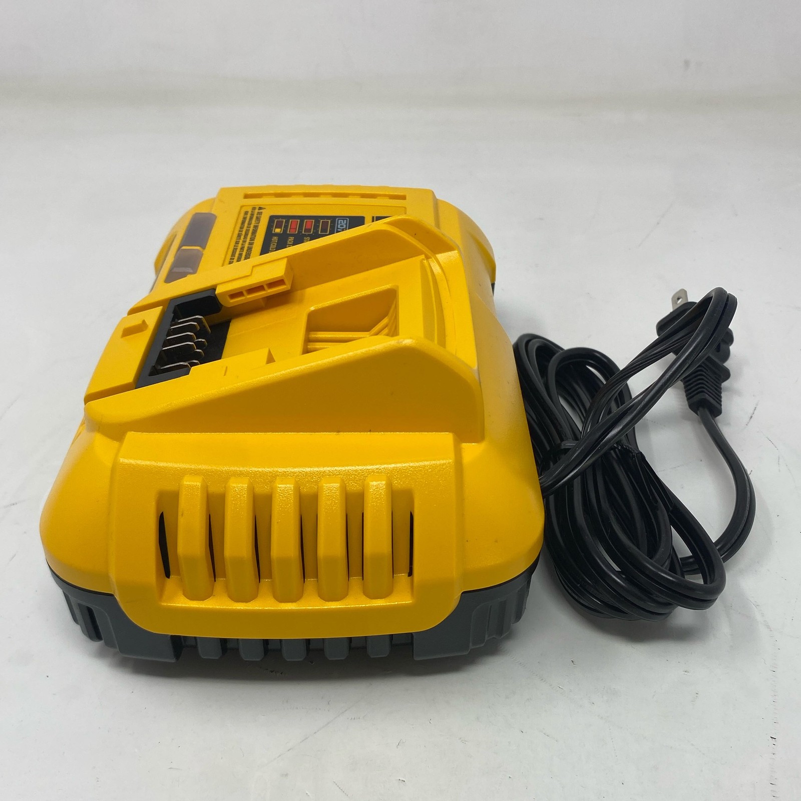 DEWALT DCB118 20V/60V FLEXVOLT 8A Fast Charger Yellow/Black