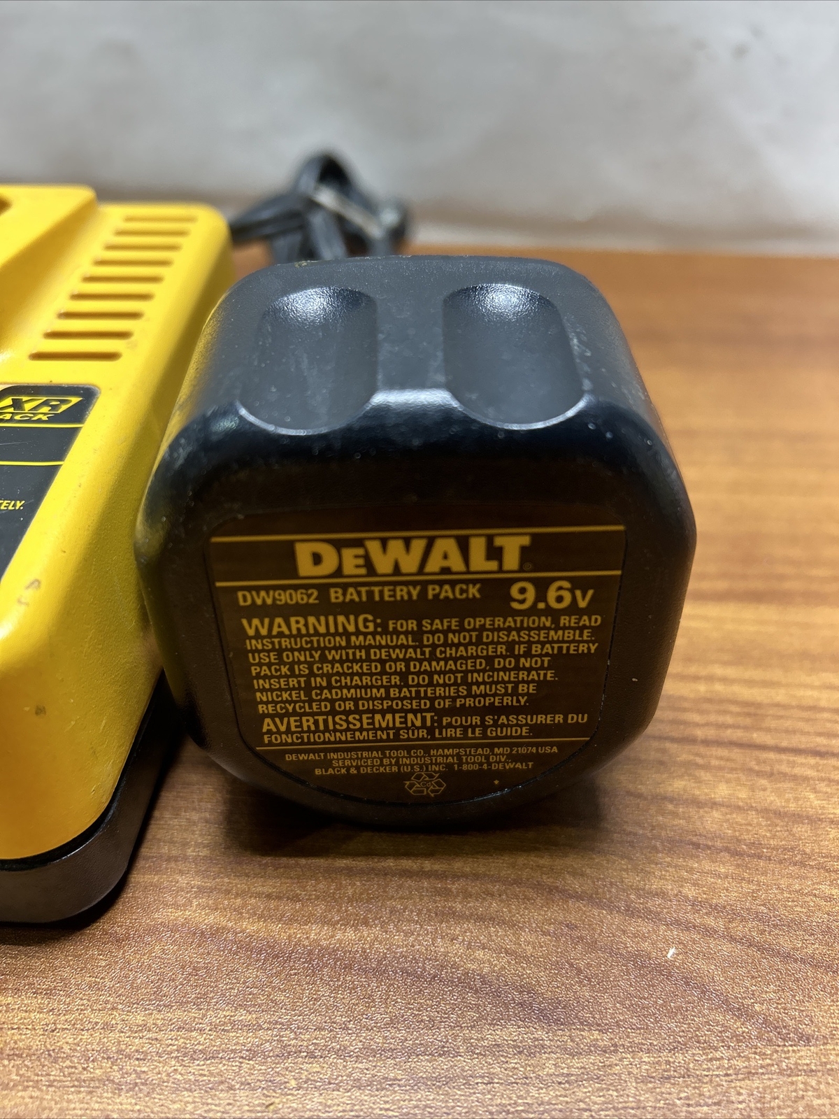 DeWalt DW9106 Battery Charging Dock Station XR Pack Extended Time 1 Hour Charger