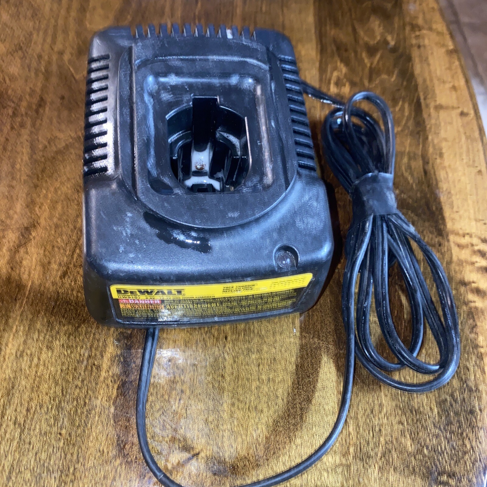 Original Genuine DeWalt DW9107 Battery Charger 7.2v – 14.4v — 1 Hour NiCd