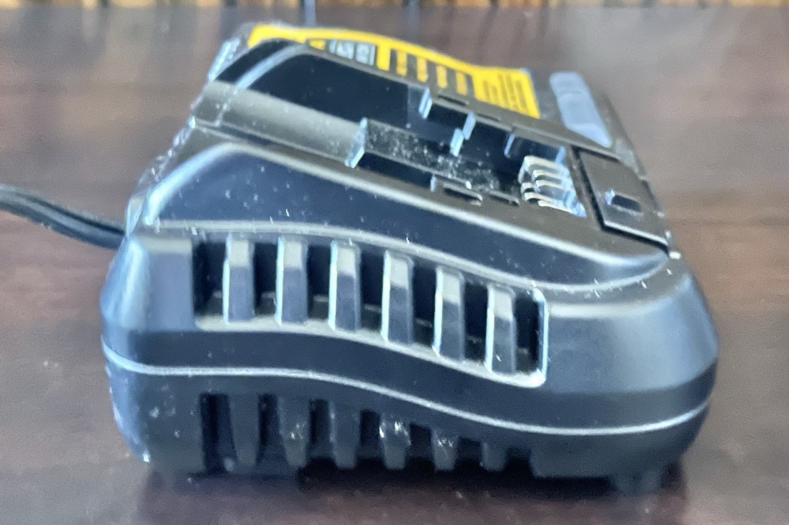 NOS Dewalt DCB1104 12V/20V Lithium Ion Battery Charger Open Box