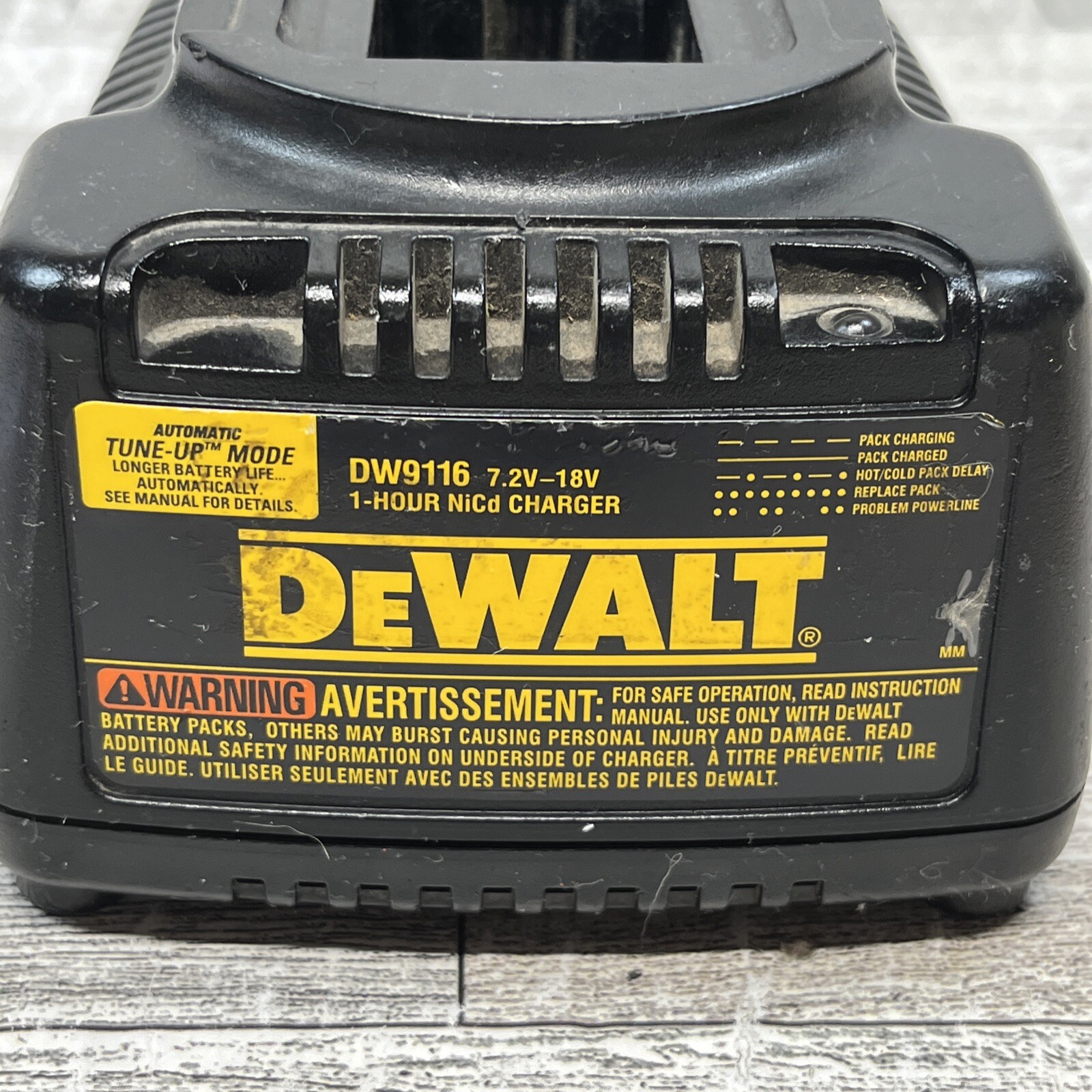 Genuine Dewalt DW9116 7.2V-18V 1 Hour NiCd Charger