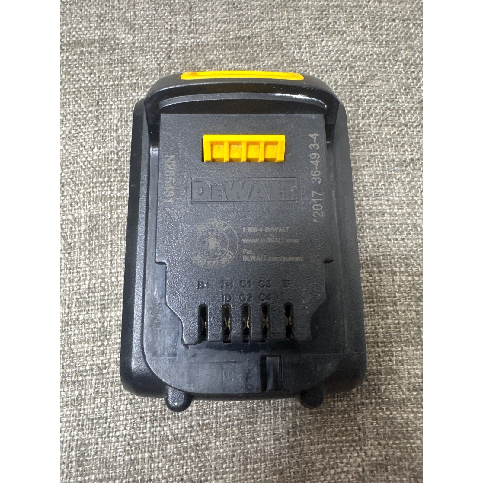Dewalt DCB1104 12V 20V Max Lithium Ion Battery Charger and 20V Max Battery Set