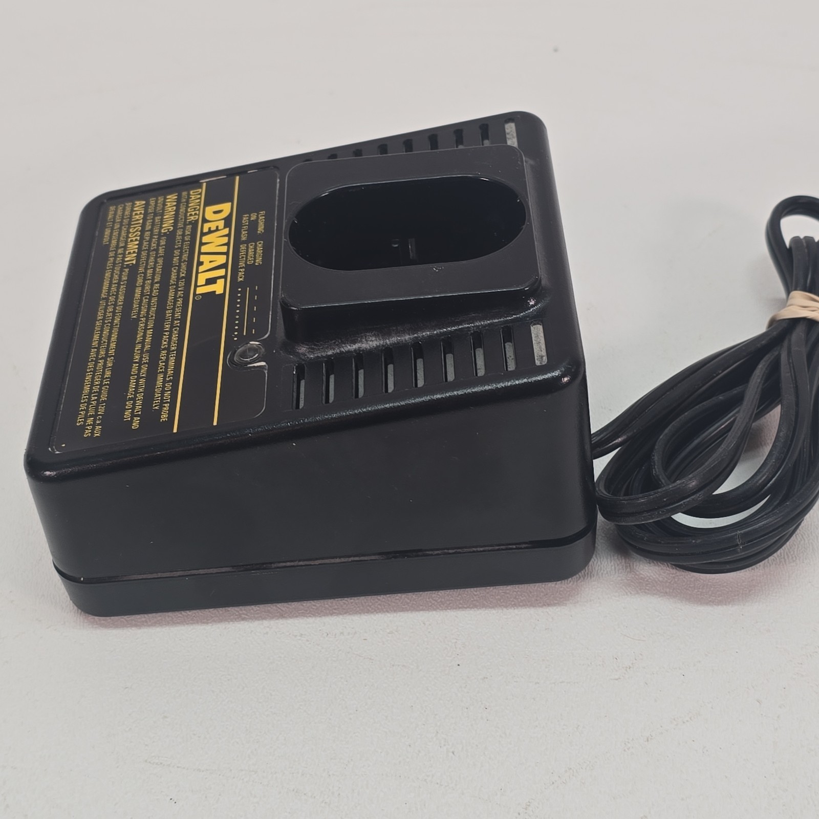 Dewalt Battery Charger DW9104 Standard One Hour Type 2 1.8 Amps 120V OEM Black