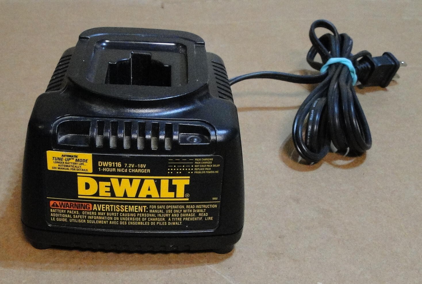 DeWalt DW9116 7.2-18V 1-Hour NiCd Battery Charger