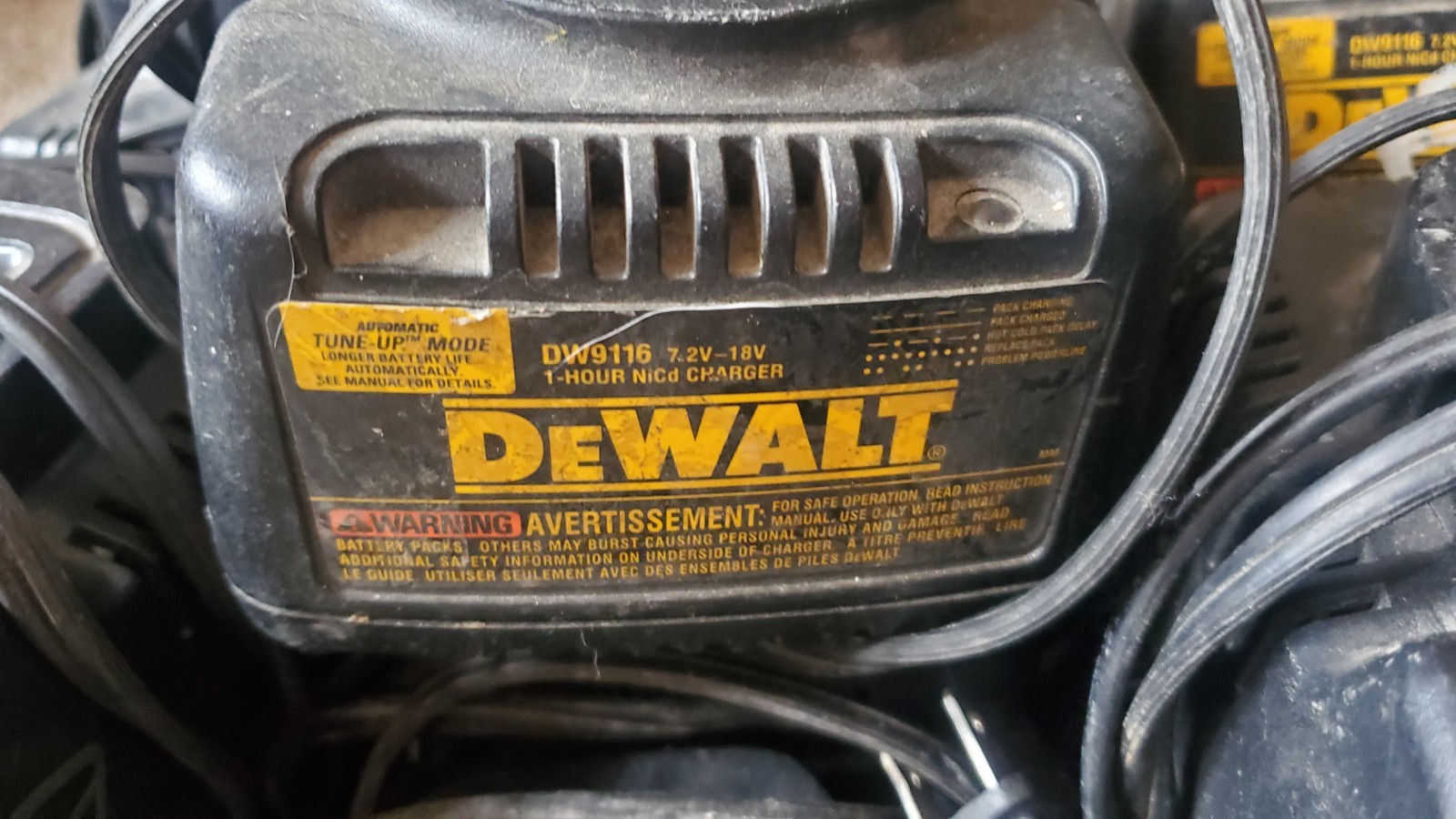 Lot Of 13+ : Dewalt DW9116 7.2-18V 1-Hour NiCd Battery Charger Black