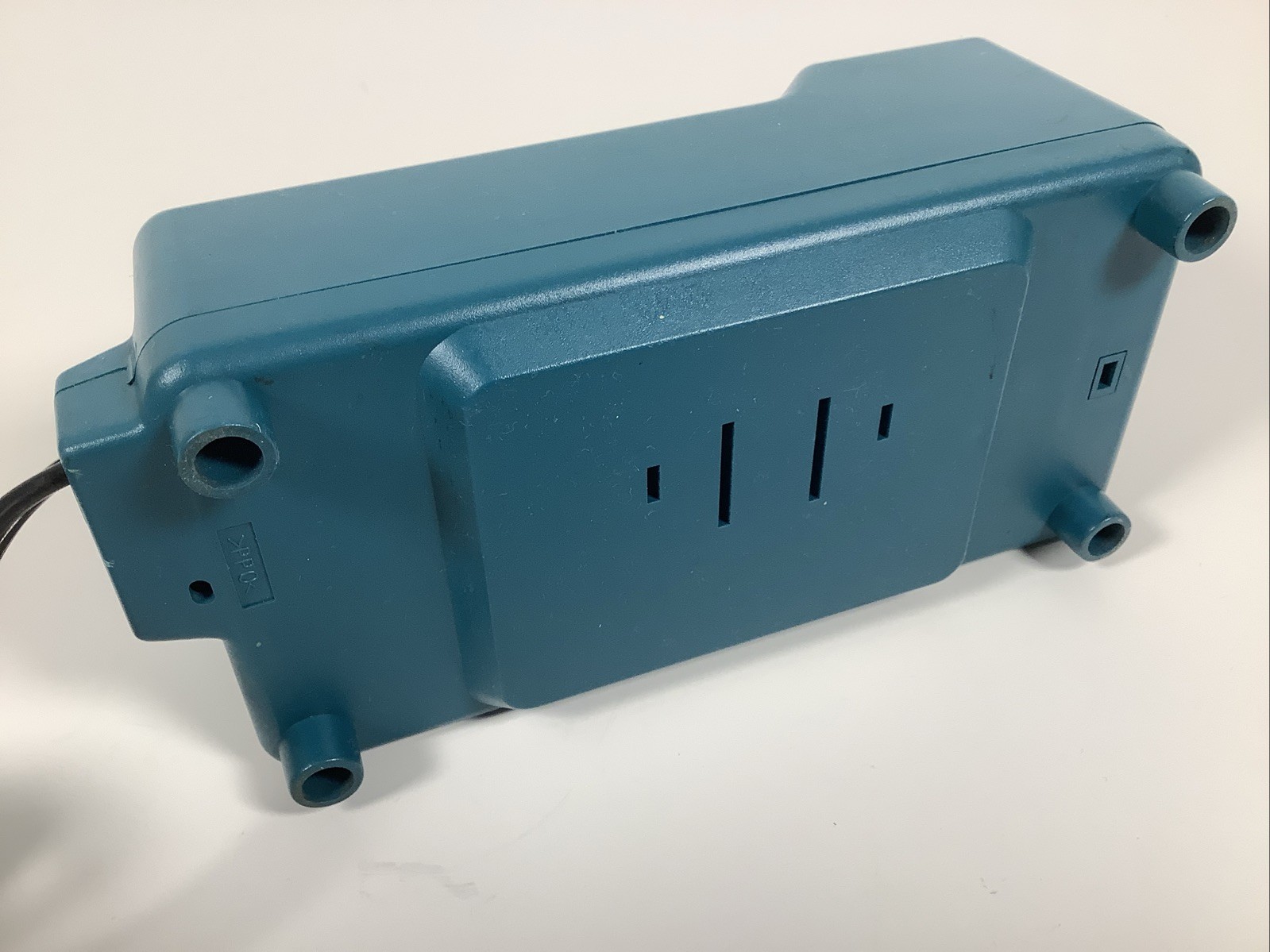 Makita DC1411 Battery Charger Ni-Mh & Ni-Cd 7.2V 9.6V 12V 14.4V – Works Great –