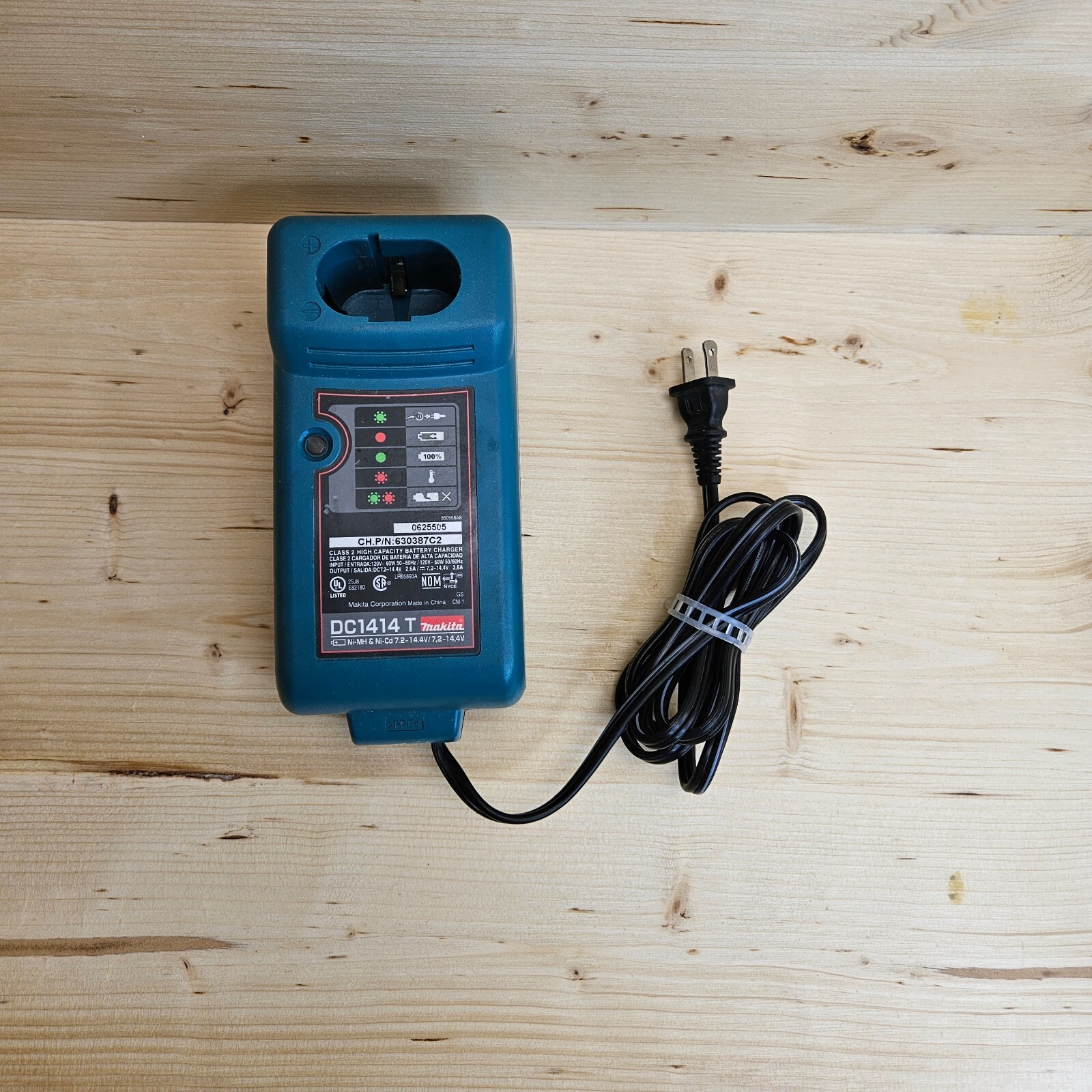 MAKITA 7.2-14.4 VOLT NiCd & Ni-MH BATTERY CHARGER DC1414T