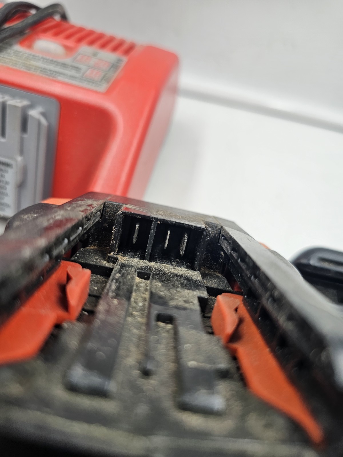 Milwaukee M28 28V Lithium‑Ion Battery Charger (48-59-2818) Charges 18v or 28v