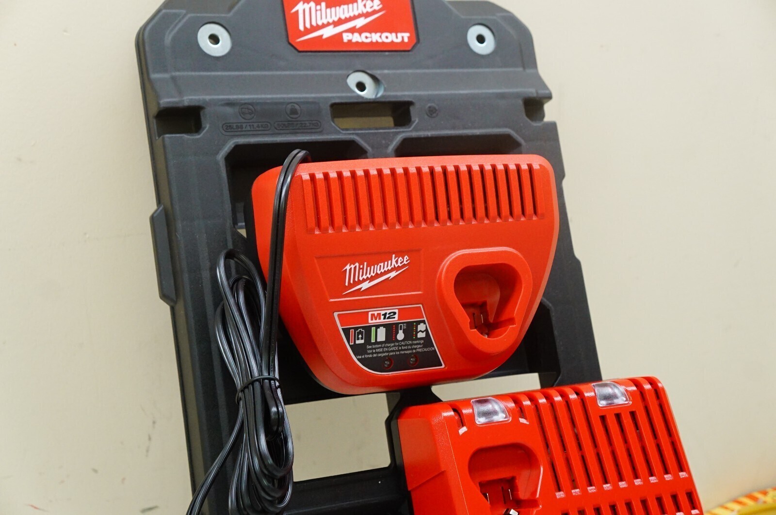 M12 M18 Battery Charger Mount Milwaukee Compact Wall Plate PACKOUT 48-22-8486